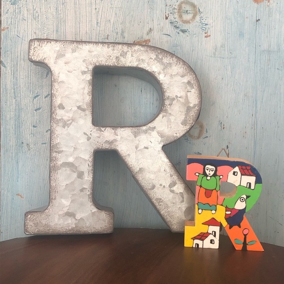 Bundle of two “R’s” - one rustic metal and the other from Spain & very colorful - Picture 12 of 13